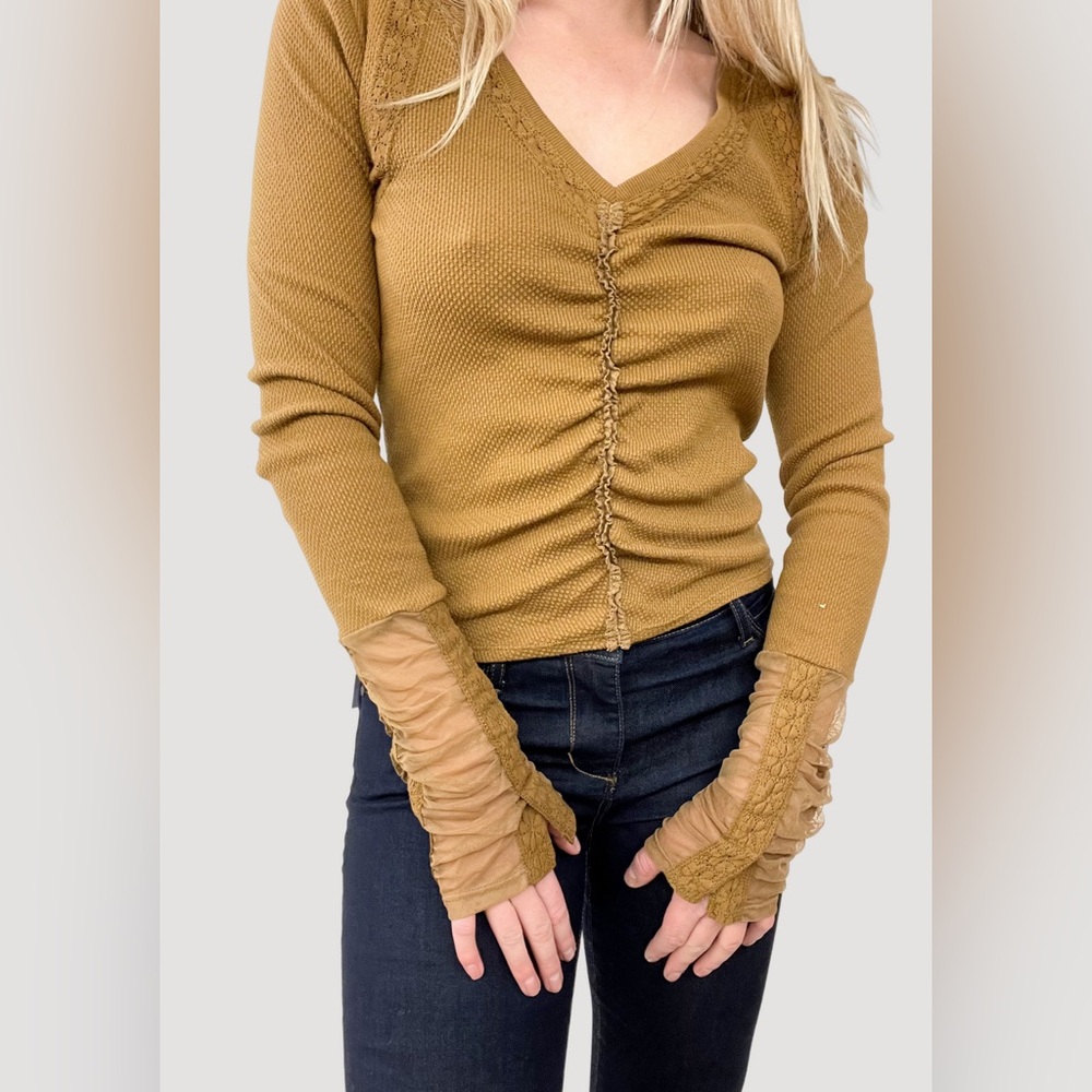 Free People Wear Me Out Thermal Cozy Cute V-Neck Boho Top NWOT - Picture 2 of 6